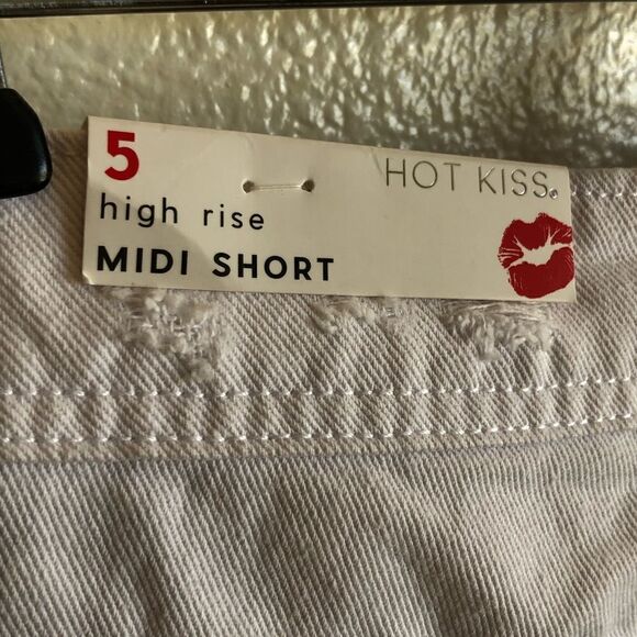 Hot Kiss Women’s High Rise Midi Short In White Size 5 NWT See Pics - Picture 7 of 9